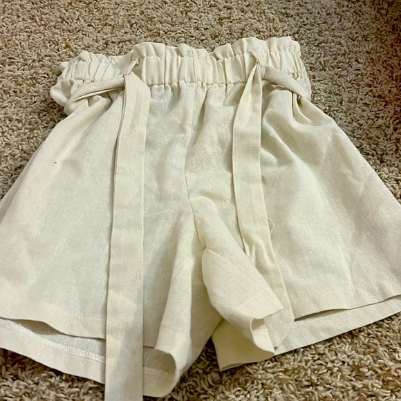 White shorts from secret - Picture 2 of 3